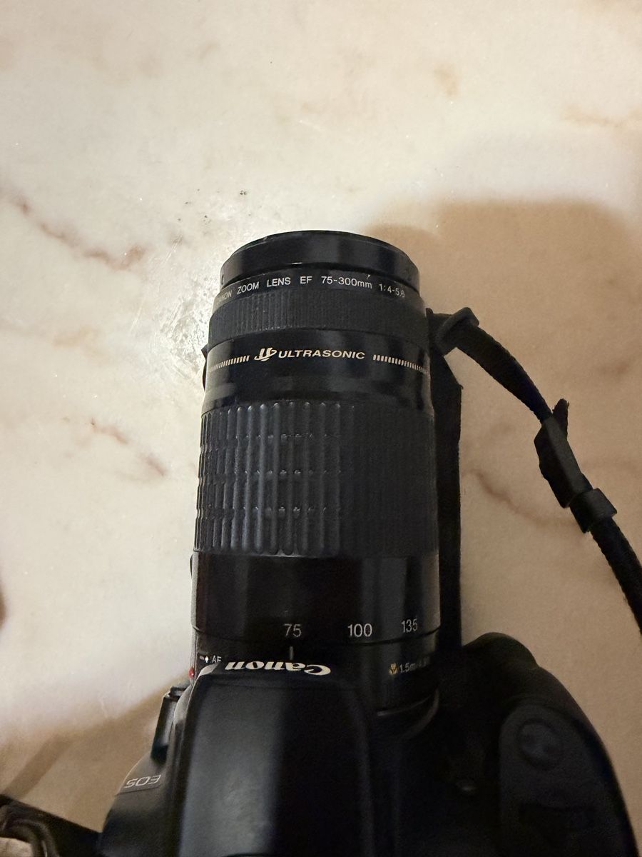Canon Kamera: Canon EOS 400D avec objectif zoom EF 75-300mm – Gebraucht aus Charmey (Gruyère) von raz_dv9r 3