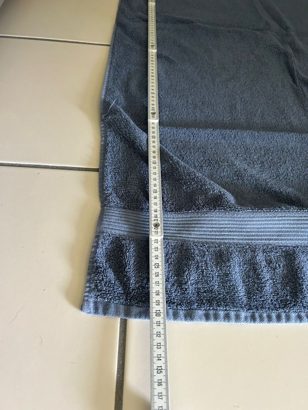 Teli da bagno: 3 asciugamani uguali 60x130 cm – Usato da Melano venduto da H-Sara 4