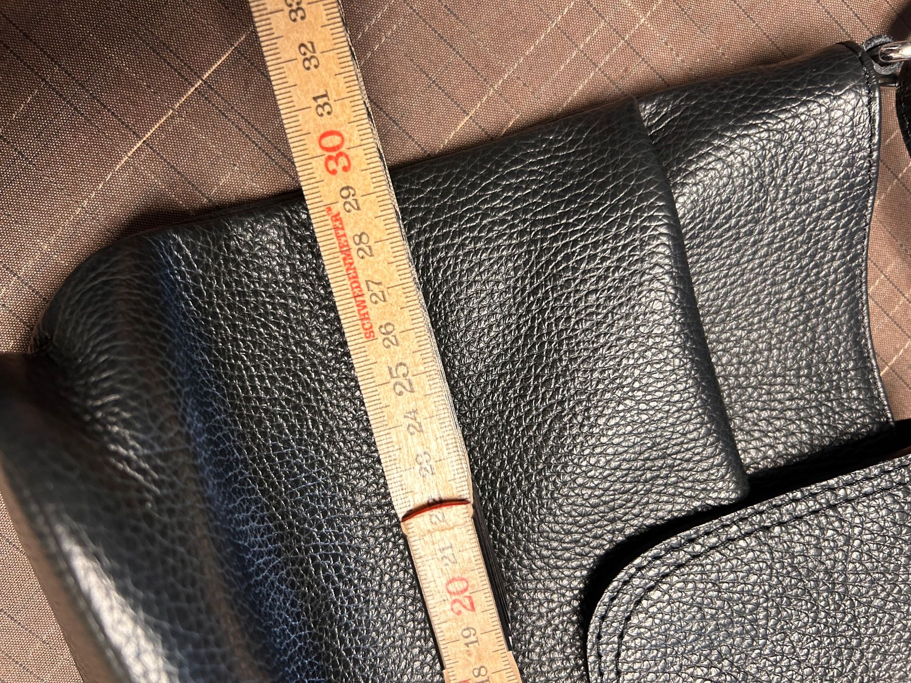 Taschen für Damen: Umhängetasche in schwarzem Leder – Gebraucht aus Trin von kreadiva 3