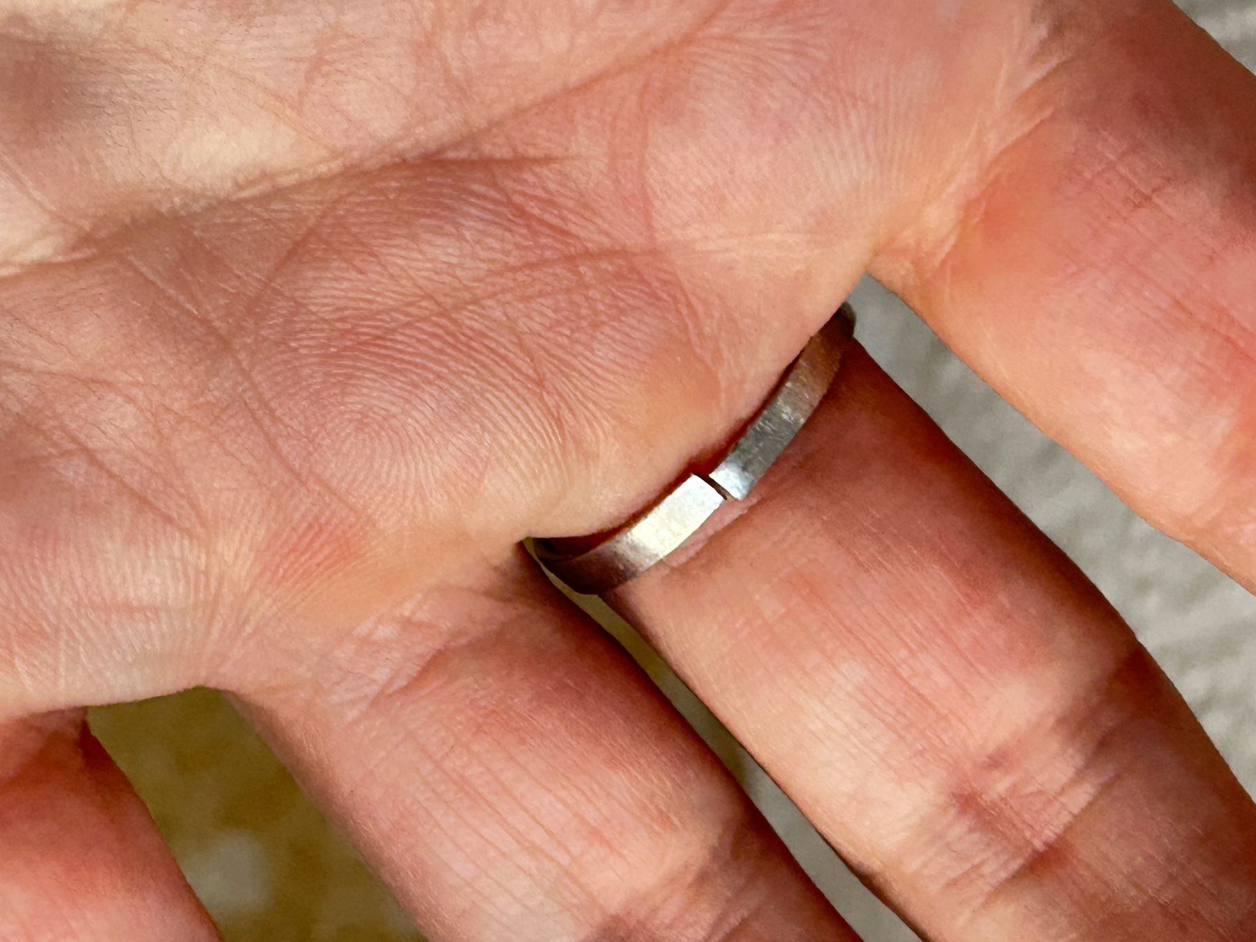 Ringe: Silberring mit schwarzen und weissen Steinen Gr. 58 – Gebraucht aus Laufen von belleskulptur 4