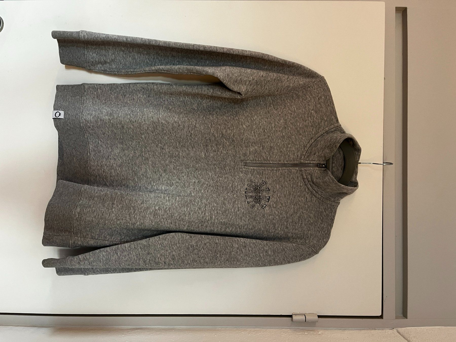 Maglioni & Felpe: Grauer Pullover mit Blumenprint – Usato da Seuzach venduto da anina.k