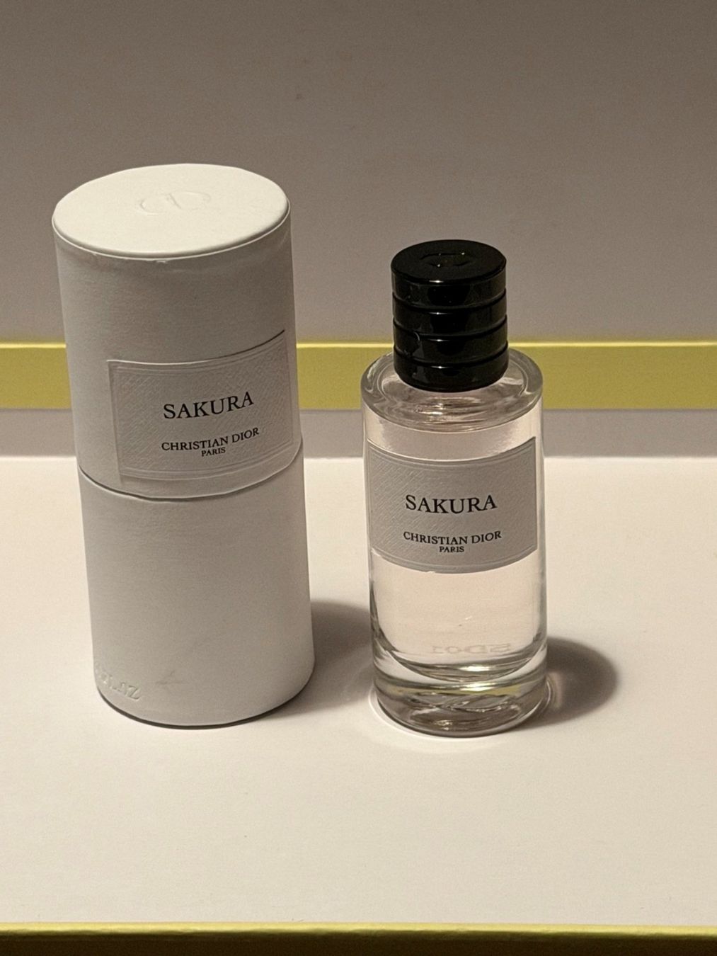 Dior Parfums & Eau de Toilette: Dior Sakura – Neuf avec emballage d'origine à fey par Caductilometre
