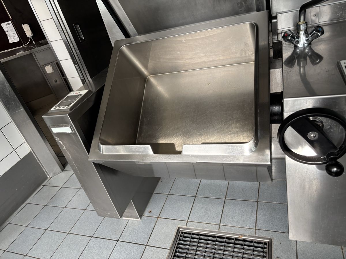 Küchengeräte: 2 Kipperpfannen und 1 Kochkessel – Gebraucht aus Dietikon von dia_y8y5 4