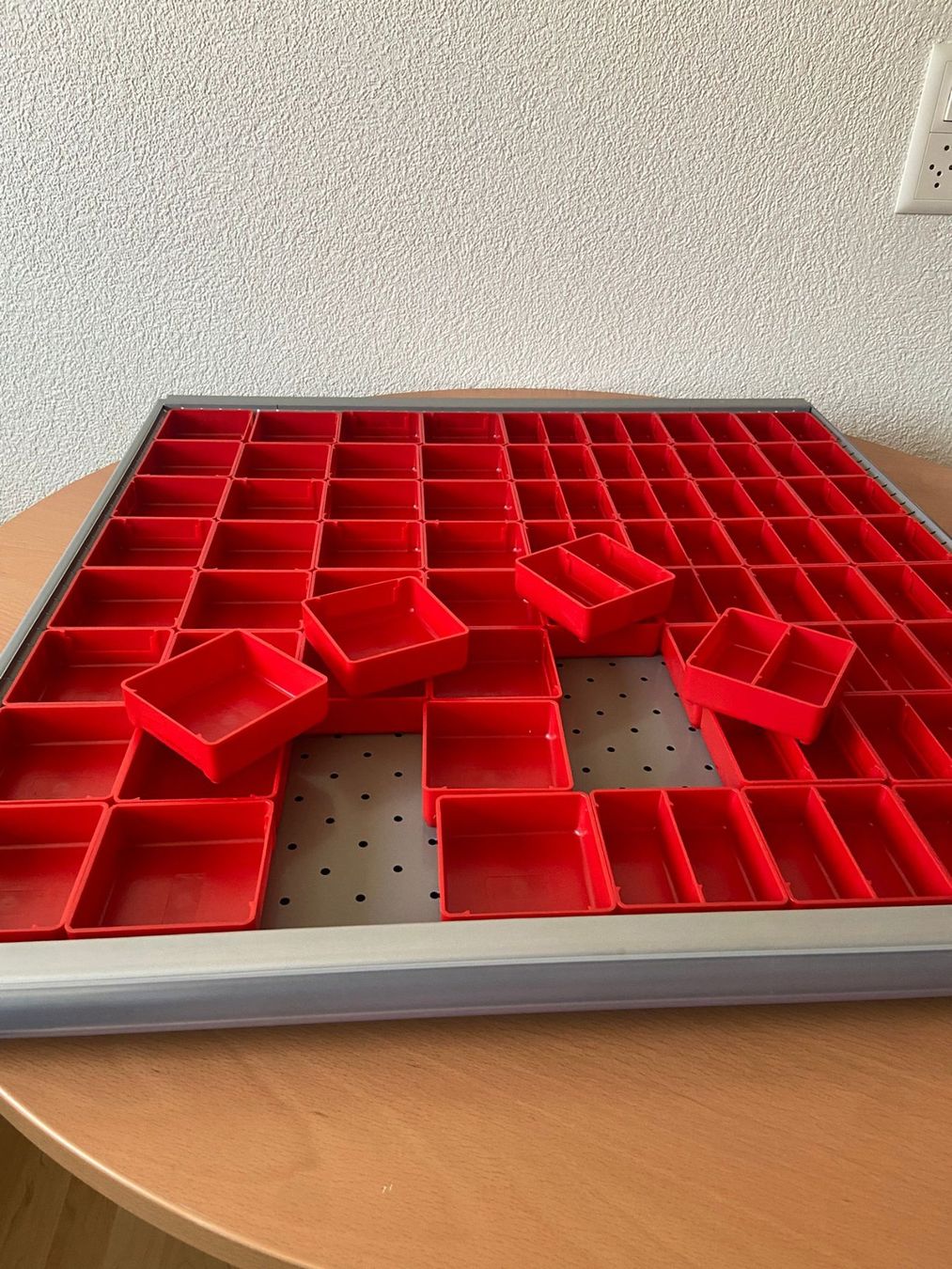 Lista Contenitori & Simili: Lista Einsatzkästen NEU 64 Stk. / Nr. 10 – Nuovo (secondo la descrizione) da Laupersdorf venduto da Borer_Liquidationen 1