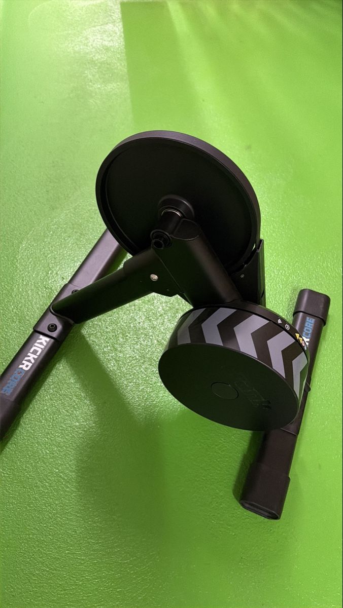 Wahoo Hometrainer: KICKR CORE 2 Smart Trainer mit ZWIFT Cog/Click Smart Trainer – Nuovo (secondo la descrizione) da Heerbrugg venduto da 89Luka 2
