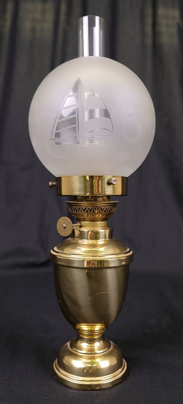 Lampade: E.S. Sørensen Petroleumlampe – Usato da Volketswil venduto da brockipfannenstil