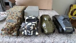 2 Opel Blitz und 2 Panzerspähwagen. 2.WK Modelle ca 1: 43