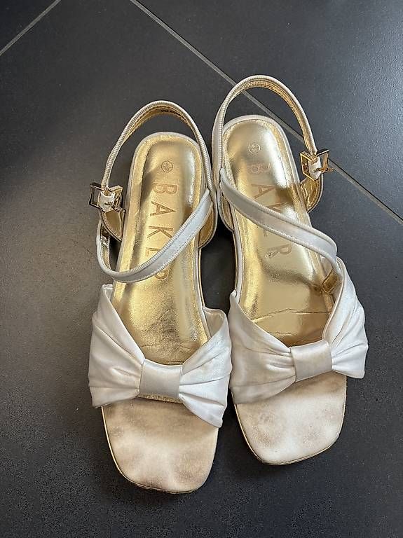 Ted Baker Scarpe per ragazze: TED BAKER Mädchen SANDALEN GRÖSSE 38 – Usato da Münchenstein venduto da Miresolese 2