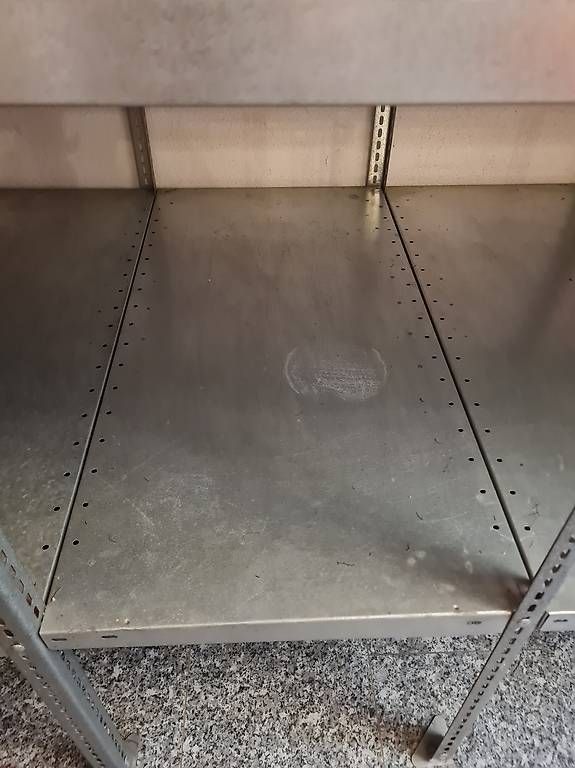Regale: Metallregal – Gebraucht aus Kriens von LotusOase 3