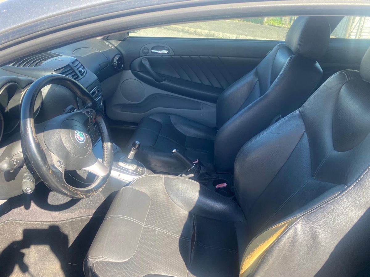 Alfa Romeo Autos: Alfa Romeo GT Coupé 2.0 JTS – Gebraucht aus Avenches von sal_j62q 6