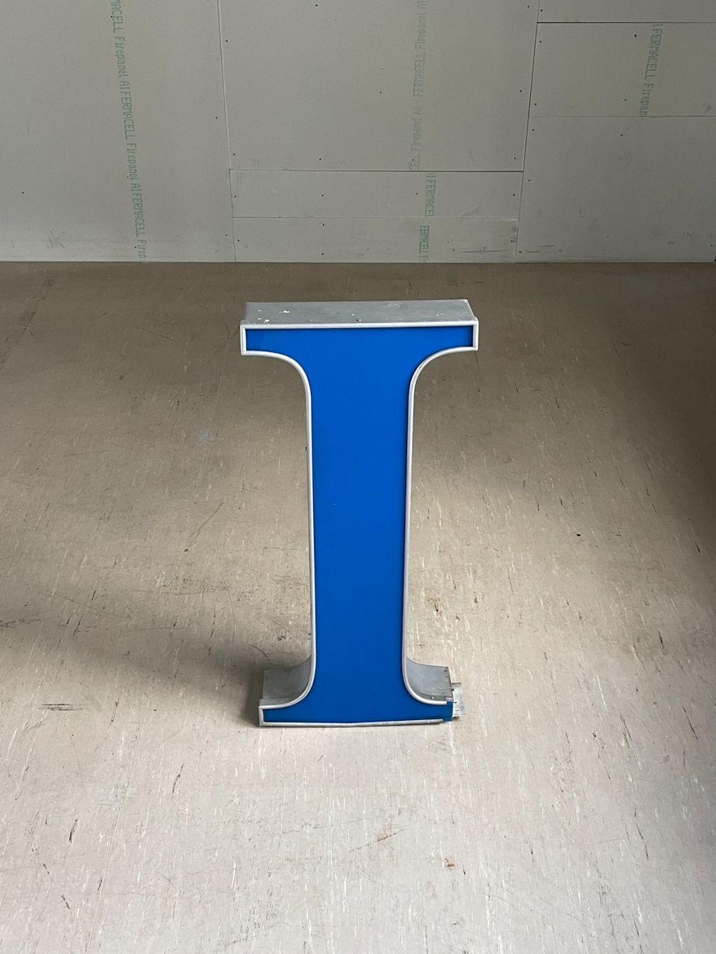 Tutte le decorazioni: Grosse Leuchtreklame Buchstaben "I" & "N" – Usato da Bern venduto da Modern-Era 2