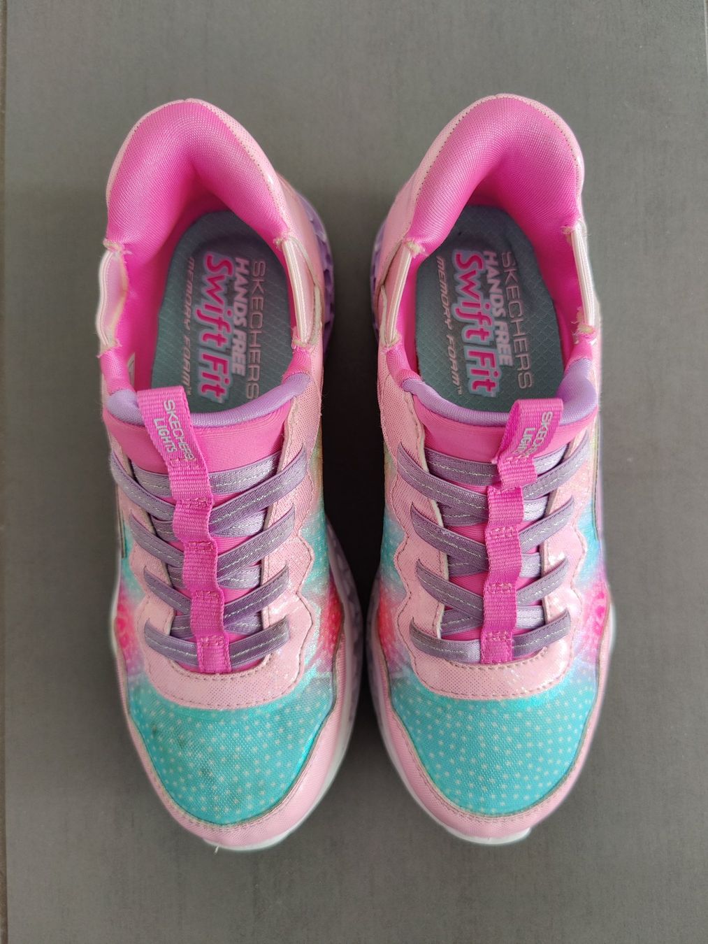Skechers Scarpe per ragazze: Skechers S-Light Sneaker mit Leuchtfunktion Gr. 35 – Usato da Oberglatt ZH venduto da COiNCiDENT 1