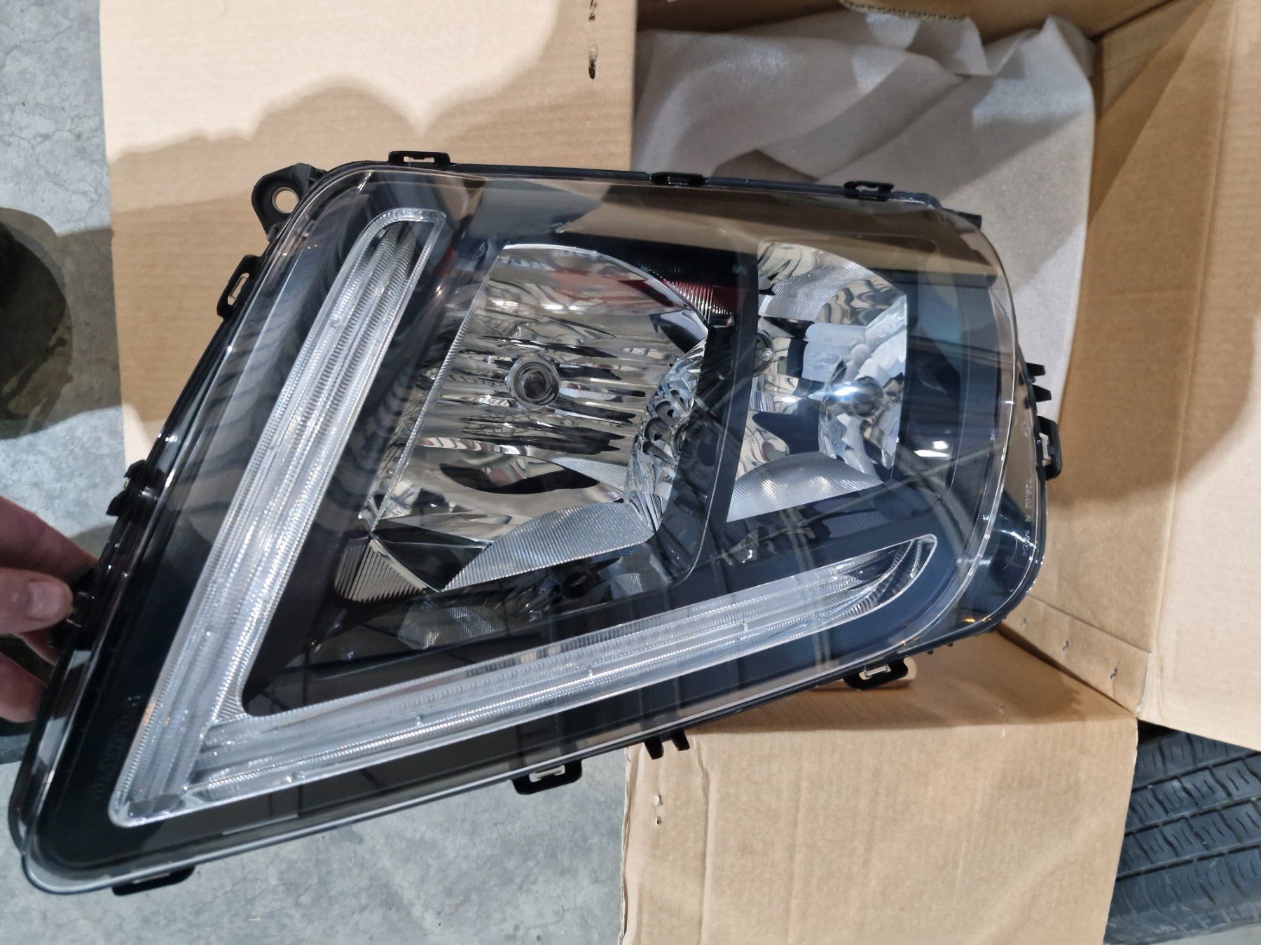 Volvo Scheinwerfer: Frontscheinwerfer NEU, LKW Volvo FMX, Jg. 04.2015 – Neu und originalverpackt aus Rikon im Tösstal von Chrico25