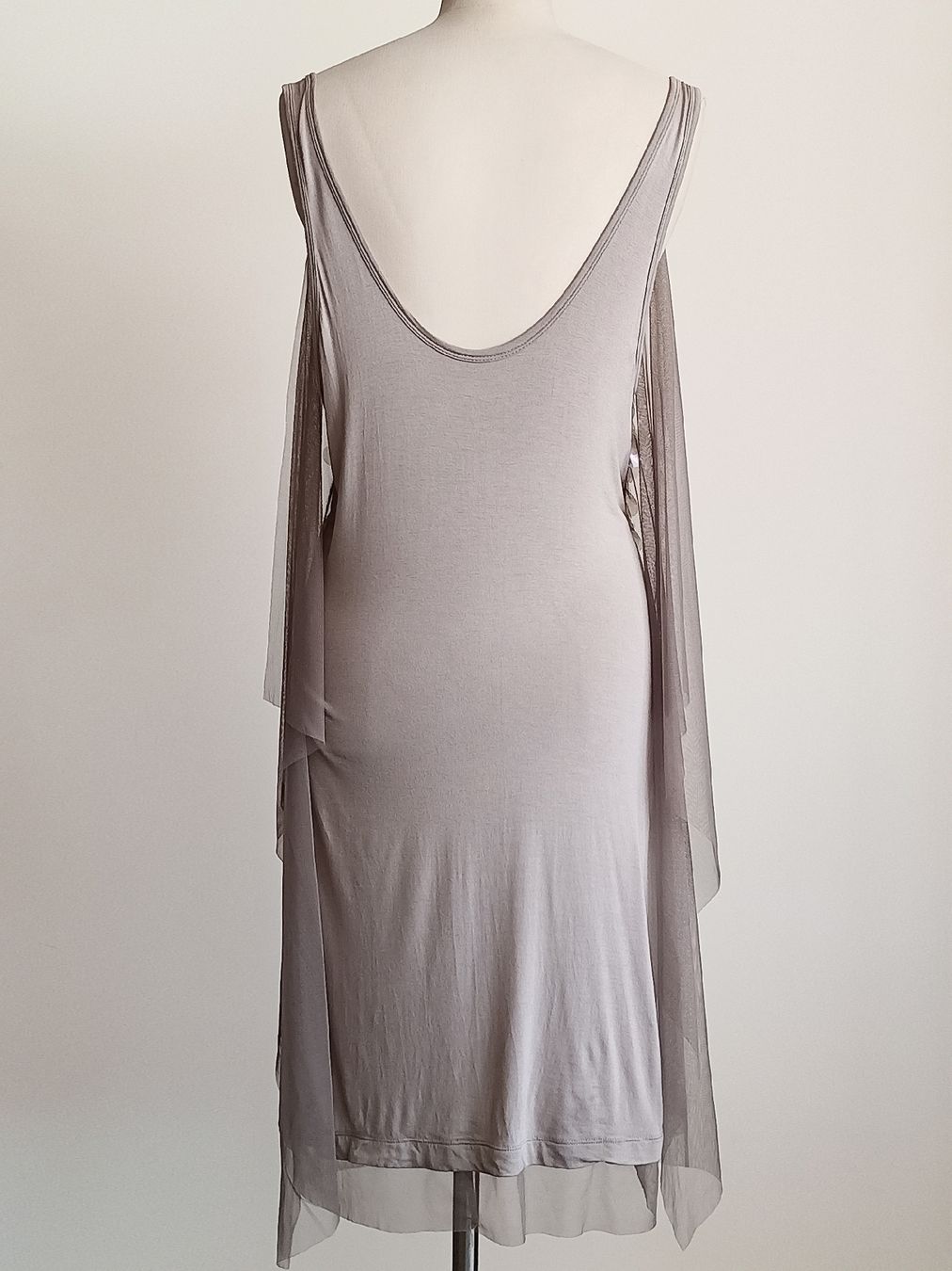 Kleider: ‎Robe BCBG MAX AZRIA ornée de sequins irisés, Taille M – Gebraucht aus Genève von tho_t9w9 1