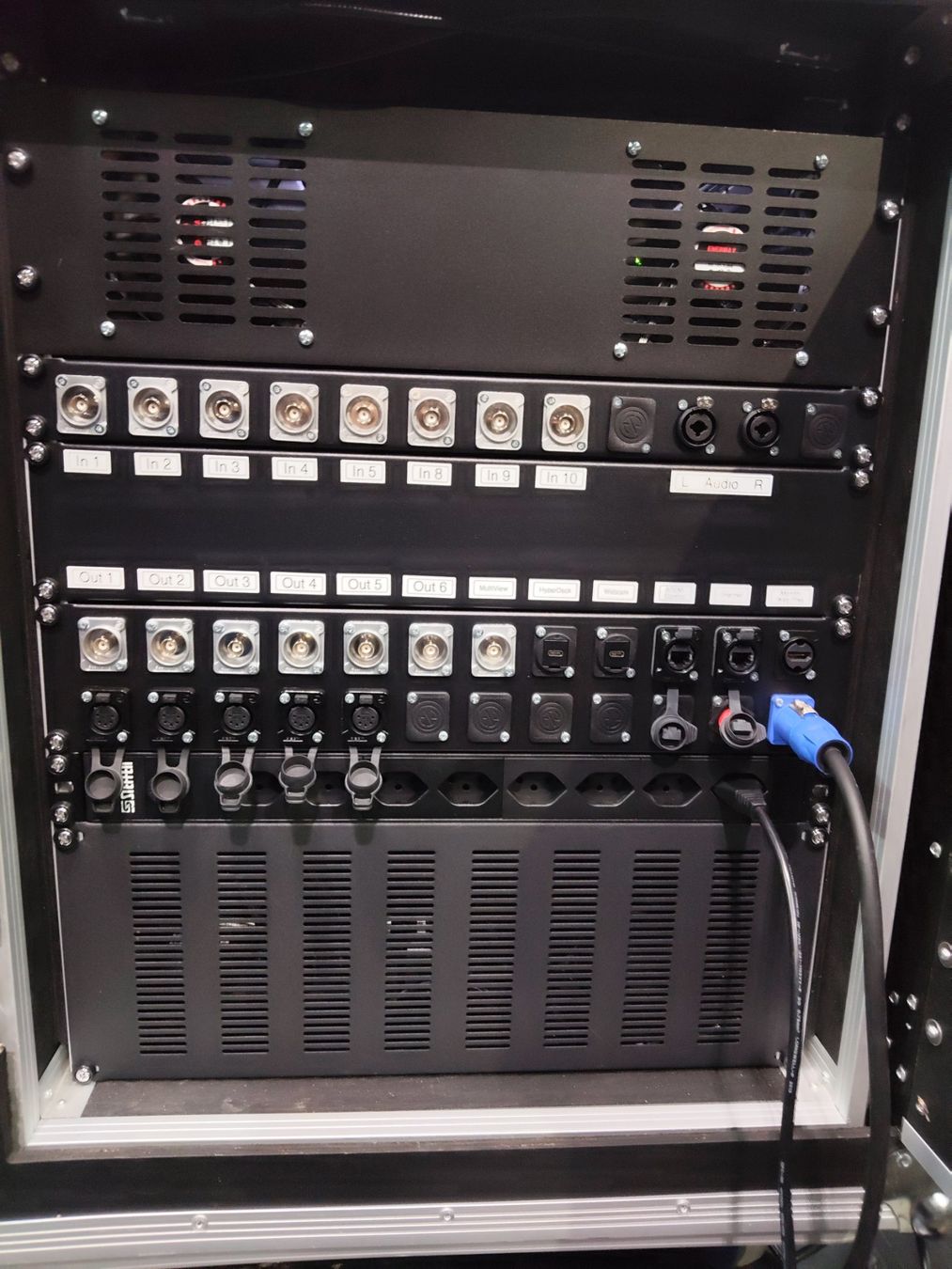 Wandhalterungen: Mobile Videoregie 19" / streaming setup / Blackmagic – Gebraucht aus Chur von san_k6zc 1