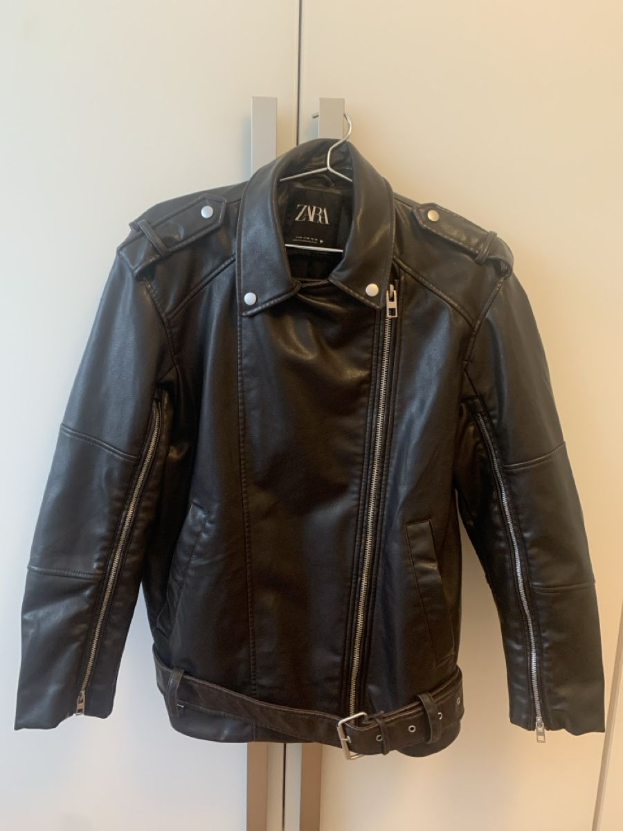 Zara Giacche: Zara Kunstlederjacke, Grösse XS, eher oversize. Top Zustand. – Usato da Wängi venduto da JALE04