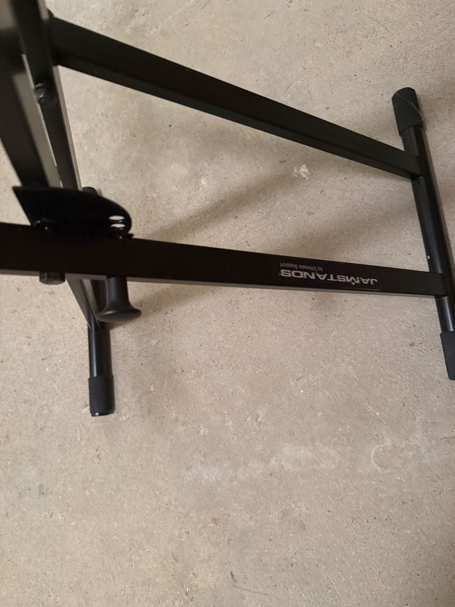 Supporti per strumenti musicali & leggii: JamStands by Ultimate Support – Keyboardständer – Usato da Basel venduto da Beat-Schneider 1