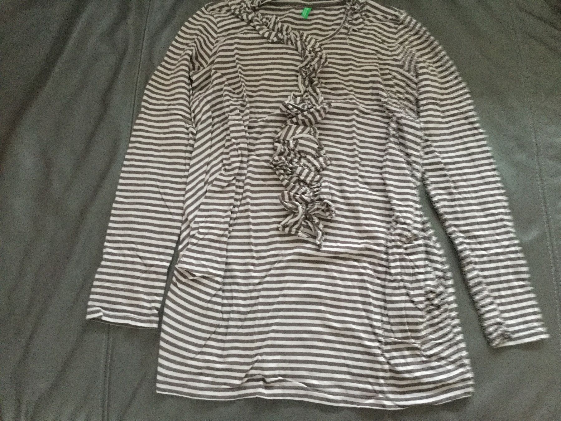 Benetton Camicette, T-shirt & Top: Gepflegtes langgeschnittes Langarmshirt – Usato da Horw venduto da Benny017