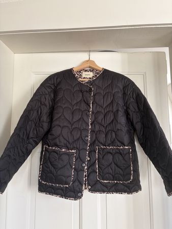 Leichte Stepp-Jacke mit Muster