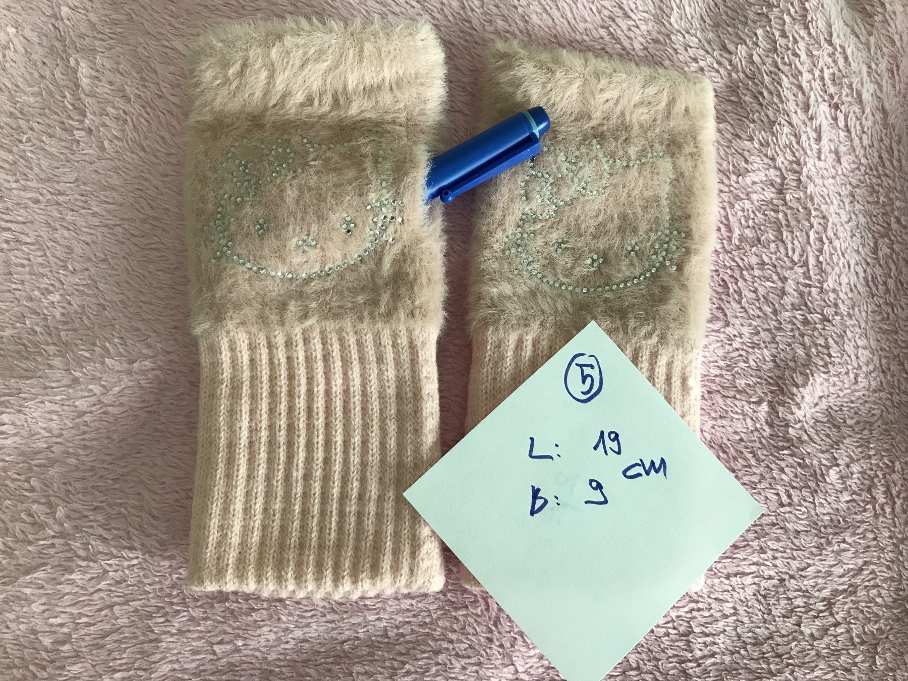 Guanti: Fingerlose Handschuhe Hello Kitty rosa neu – Nuovo e nell'imballaggio originale da Niederteufen venduto da mix18