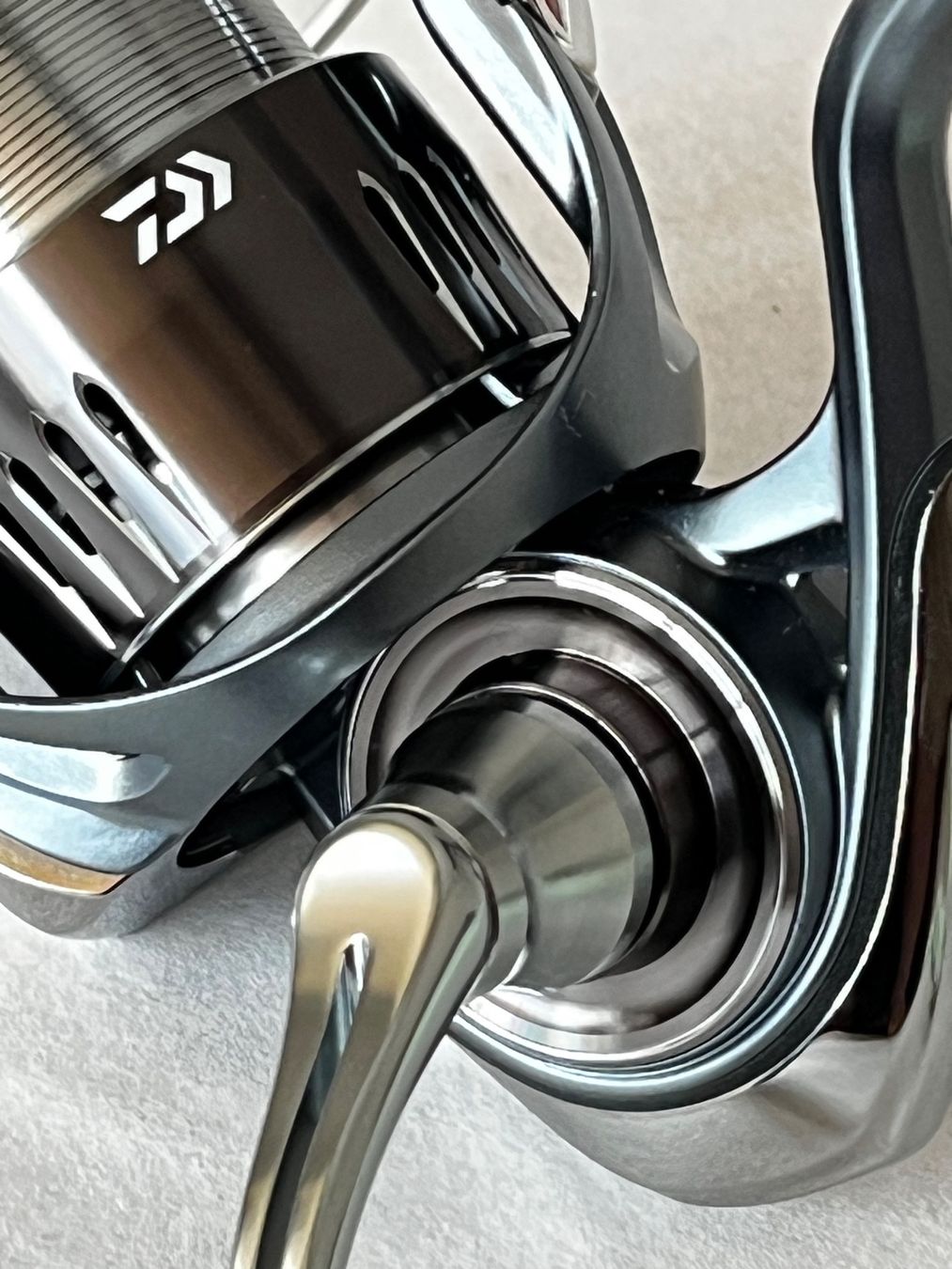 Daiwa Tamburi & Mulinelli: Daiwa 24 Airity ST LT 2000S-P – Nuovo e nell'imballaggio originale da Magglingen/Macolin venduto da OZborn 1