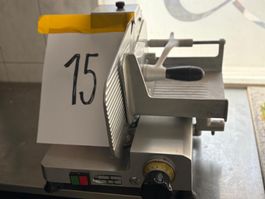 Schneidemaschine stark gebraucht / reparaturbedürftig