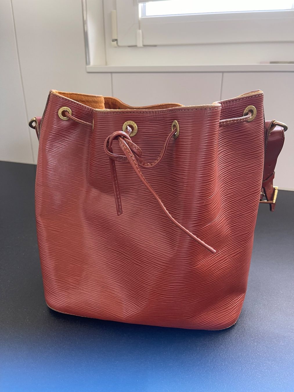 Louis Vuitton Sacs femmes: Louis Vuitton Epi Ledertasche, braun – D'occasion à Basel par ara_jqm9 7