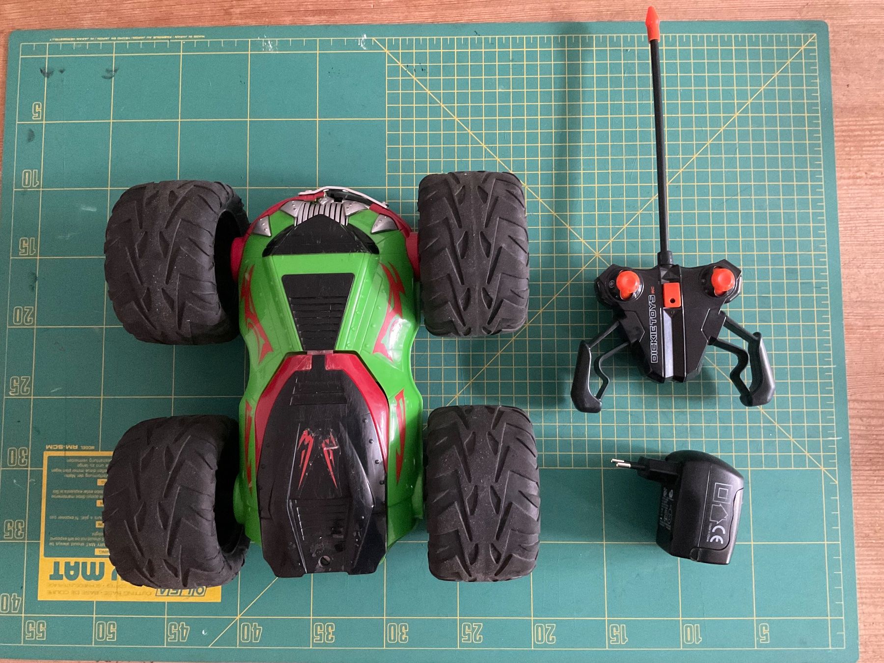 Jouets: Ferngesteuertes Auto Cyper Flip – Défectueux à Hombrechtikon par spookycat 1