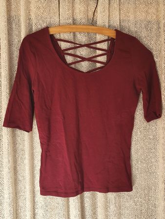 hübsche T-Shirt mit 3/4-Ärmeln und V-Ausschnitt am Rücken