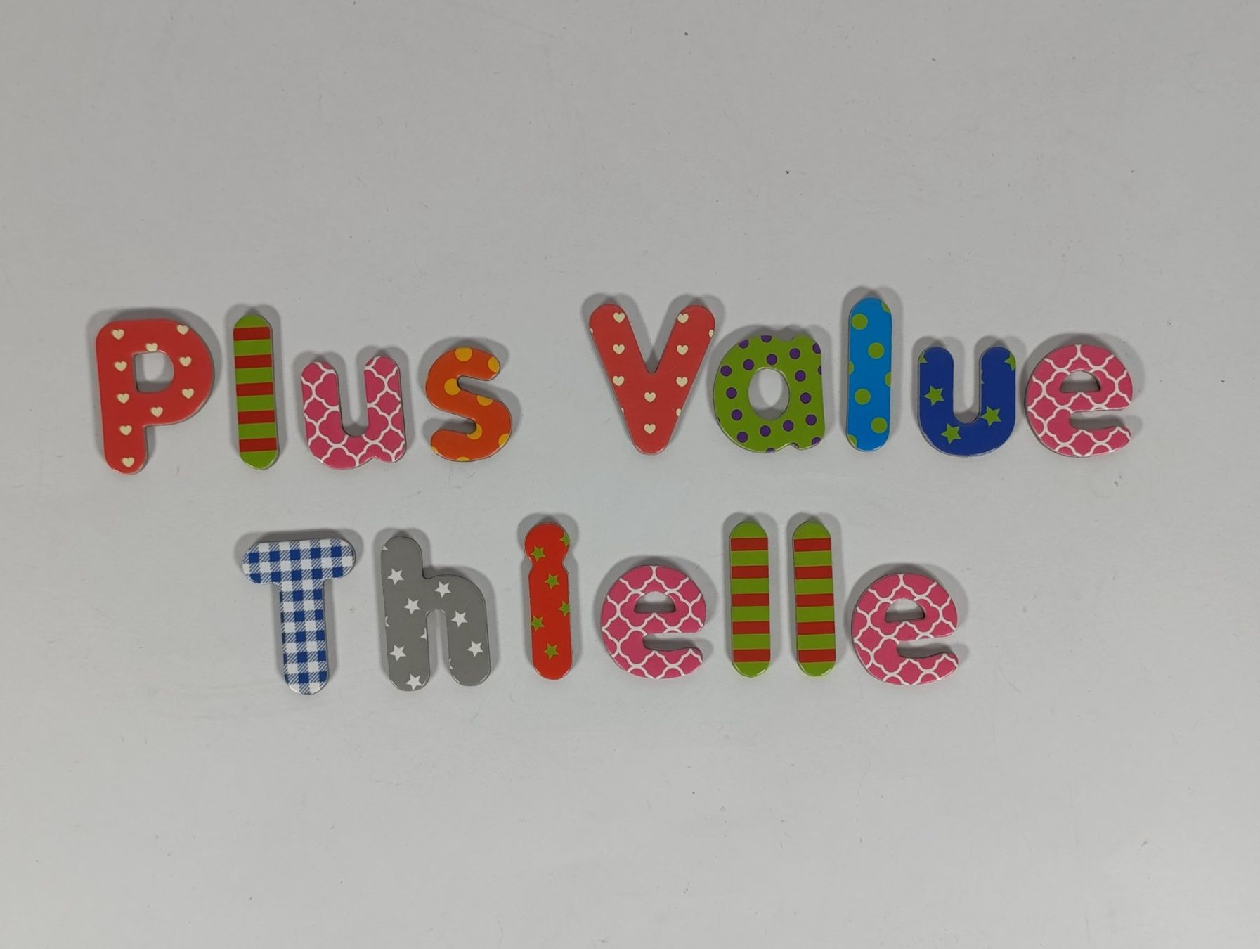 Calamite: 101 lettres magnétiques colorées – Usato da Thielle venduto da Plusvalue_Neuchatel 2