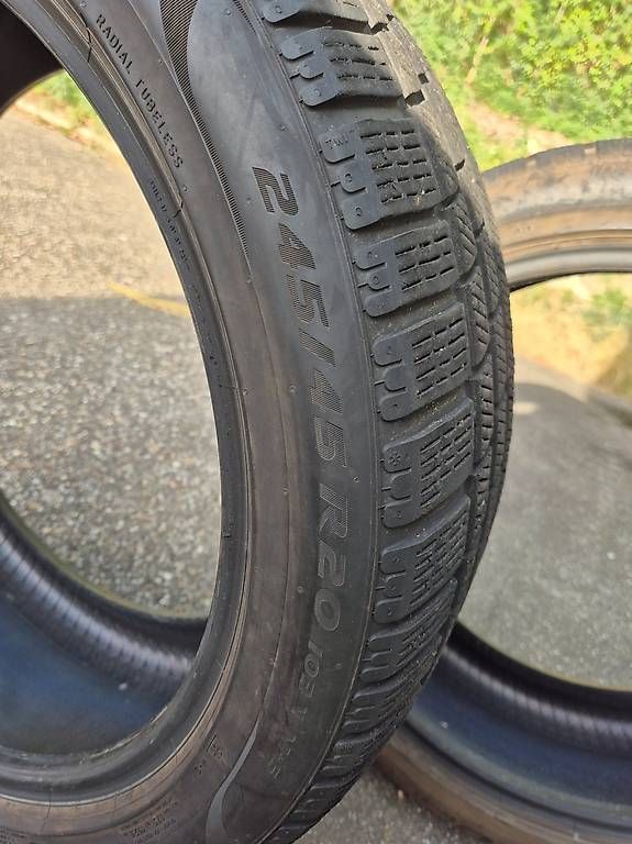 Pneus & Roues: 245/45 R20 103V Pirelli P Zero Winter  – D'occasion à Oftringen par Rover3 2