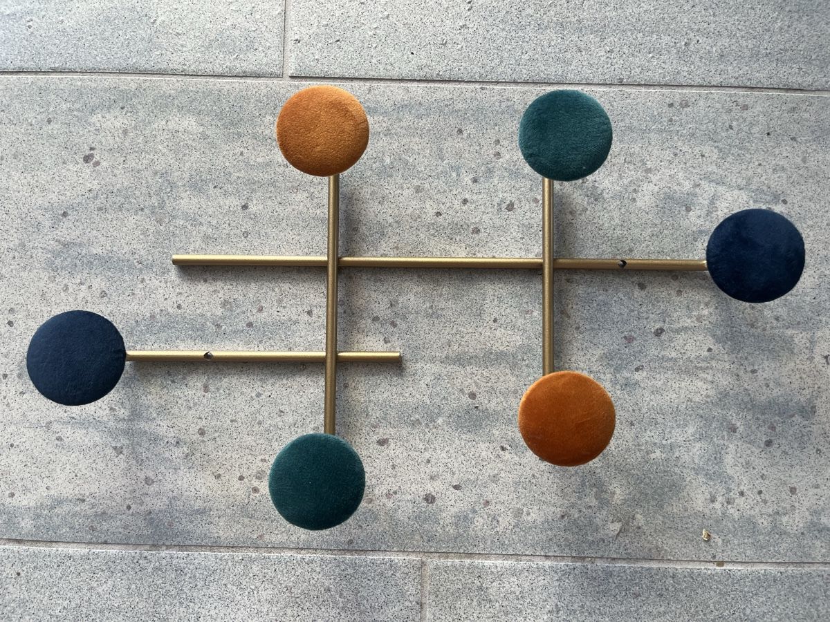 Guardaroba: Coat Hook Gold Metal with Colourful fabric Ends – Usato da Hedingen venduto da ELLIECURR
