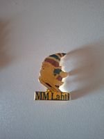 Anstecker MM Lahti goldfarben mit Figur