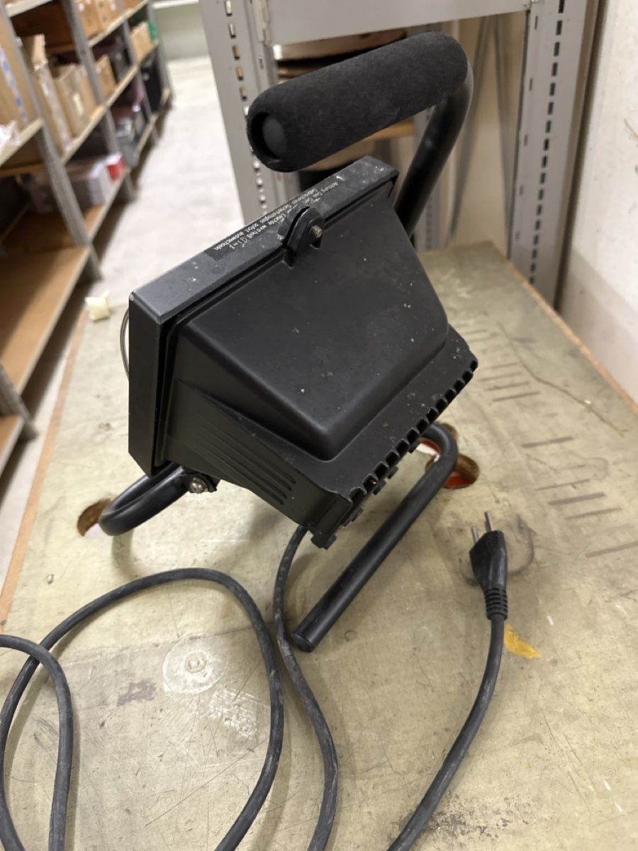 Lampade: Robuste Arbeitslampe / Baulampe / Halogenstrahler – Usato da Winterthur venduto da haelag 1