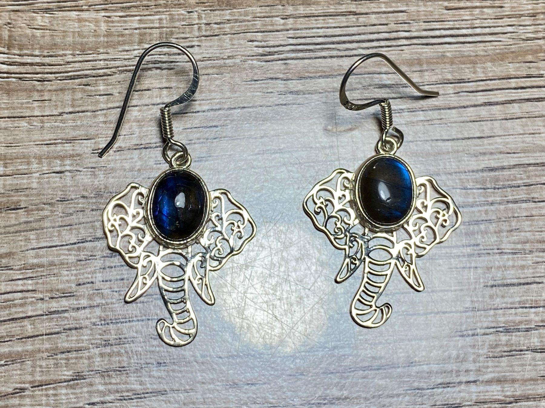Orecchini pendenti & Orecchini a lobo: Boho Elefant Ohrringe 925 Silber mit natürlichem Labradorit – Nuovo e nell'imballaggio originale da Laax venduto da Kiki_Kingdom3 1