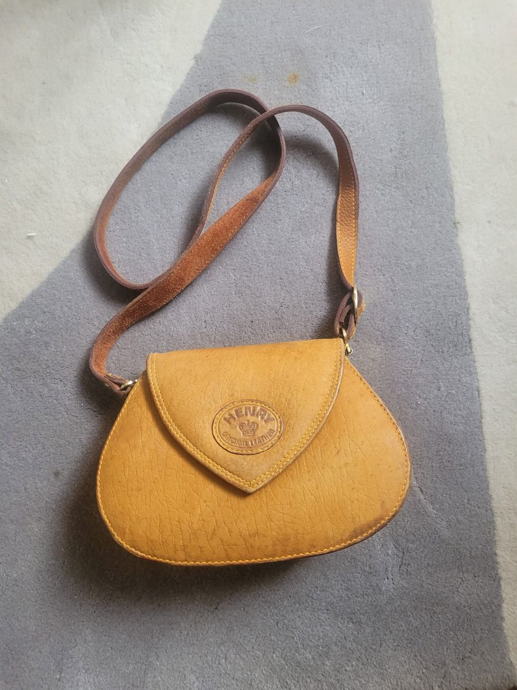 Taschen für Damen: Sac à main HENRY Cuir d'éléphant véritable – Gebraucht aus Yverdon-les-Bains von Layla5919