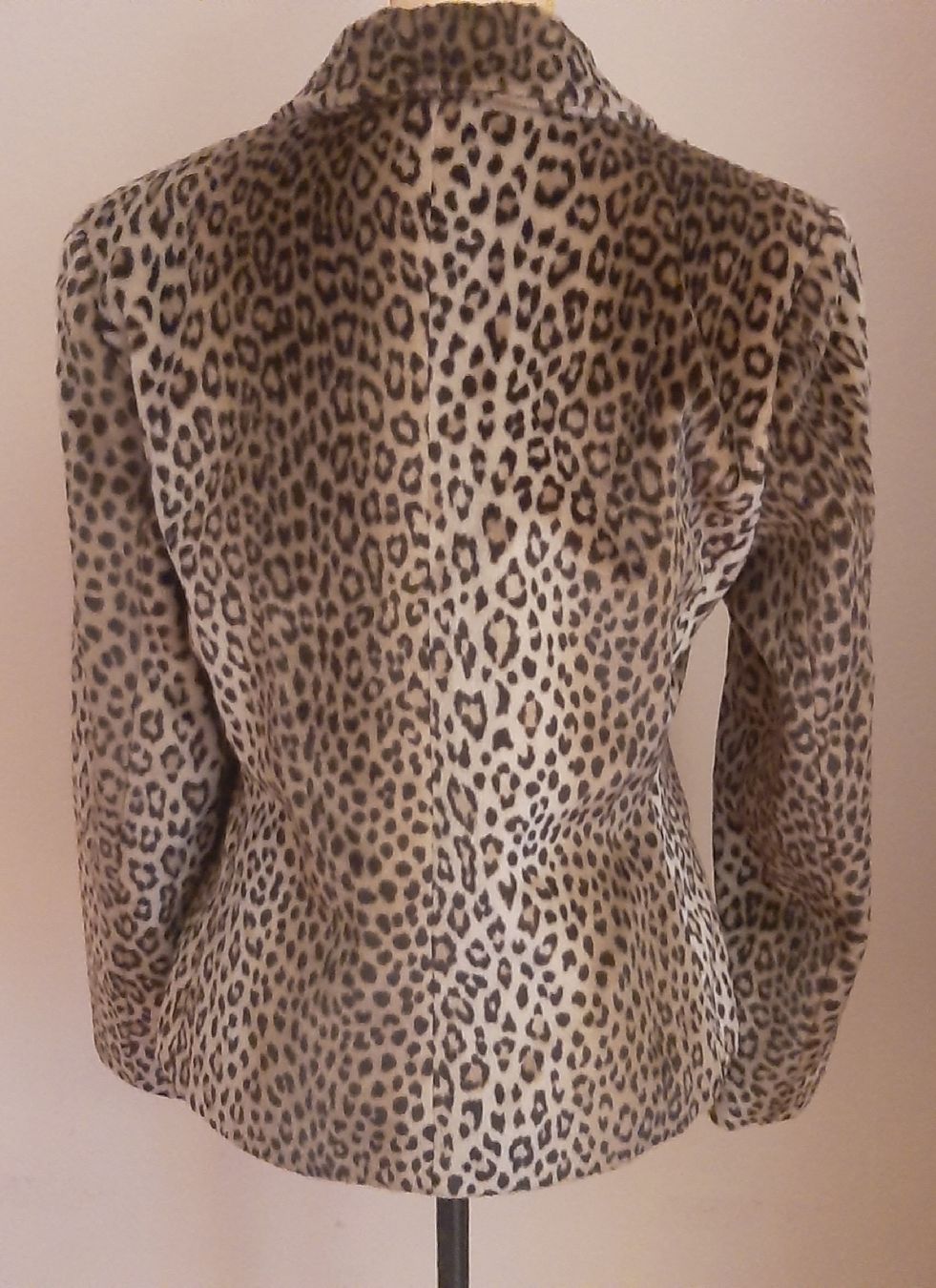 Saint Laurent Jacken: Veste Yves Saint Laurent léopard vintage – Gebraucht aus Chêne-Bourg von chsandra34 7
