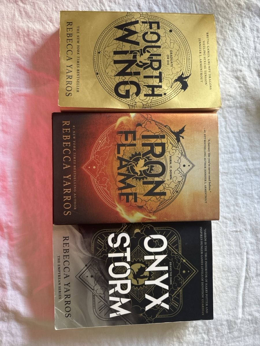 Libri: Fourth Wing Trilogie, 3 Bände, neuwertig – Usato da Zürich venduto da ChiaraStars