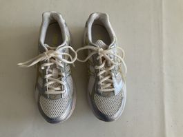 Asics Laufschuhe weiss silber Grösse 39.5 neuwertig