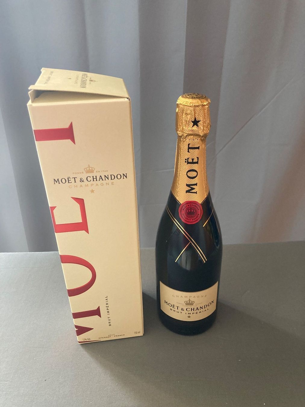 Moet Bevande alcoliche: Moët & Chandon Brut Impérial Champagner 75cl mit Box – Usato da Zürich venduto da mik_h9ty