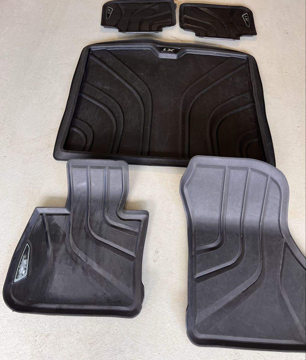 BMW Tappeti & Tappetini: Fussmatten BMW X1 Gummi Satz gebraucht – Usato da Beckenried venduto da Mark101