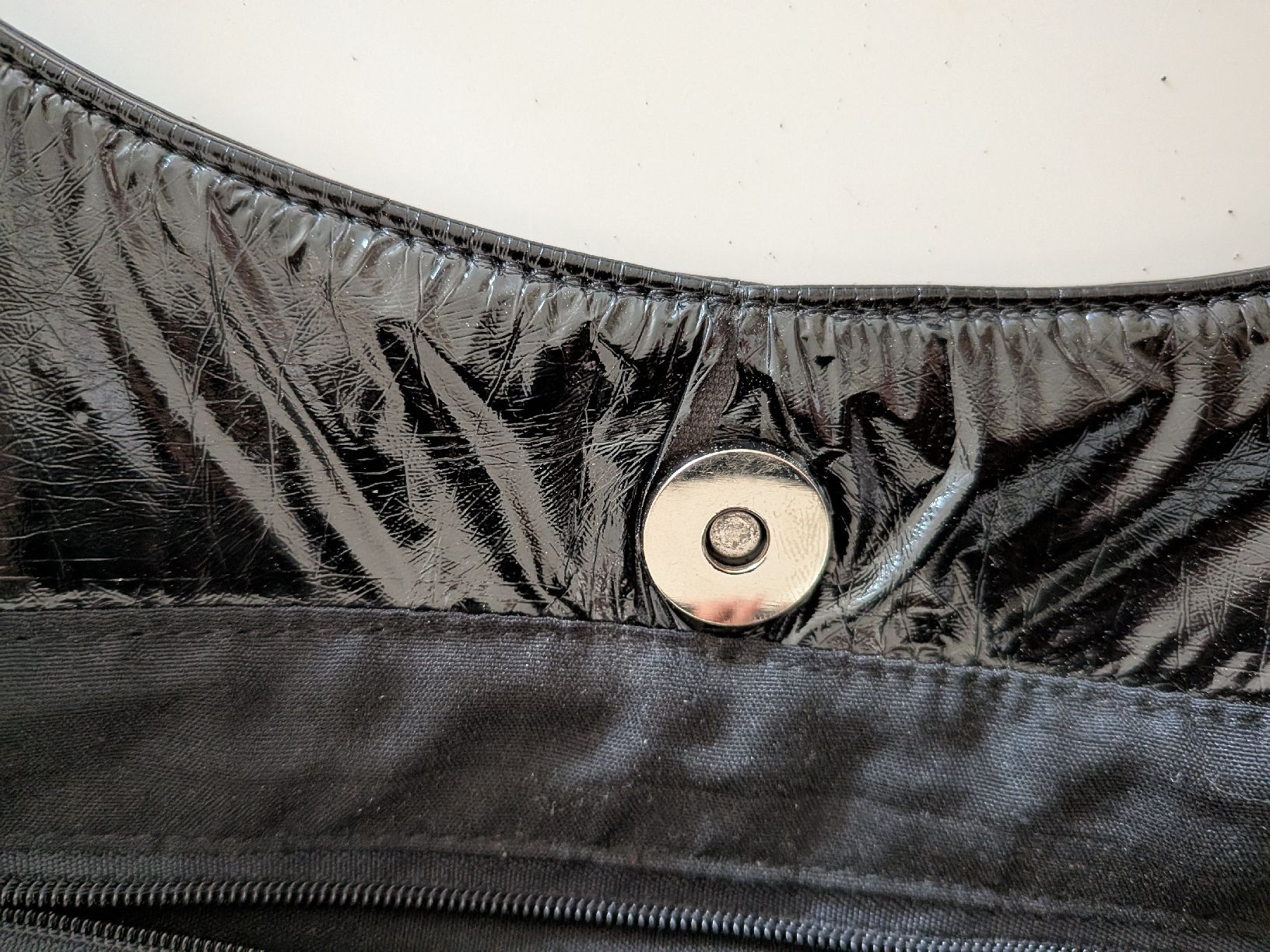 Sacs femmes: Schwarze Lack  glänzende Schultertasche  – D'occasion à Basel par JJ.Elena 3