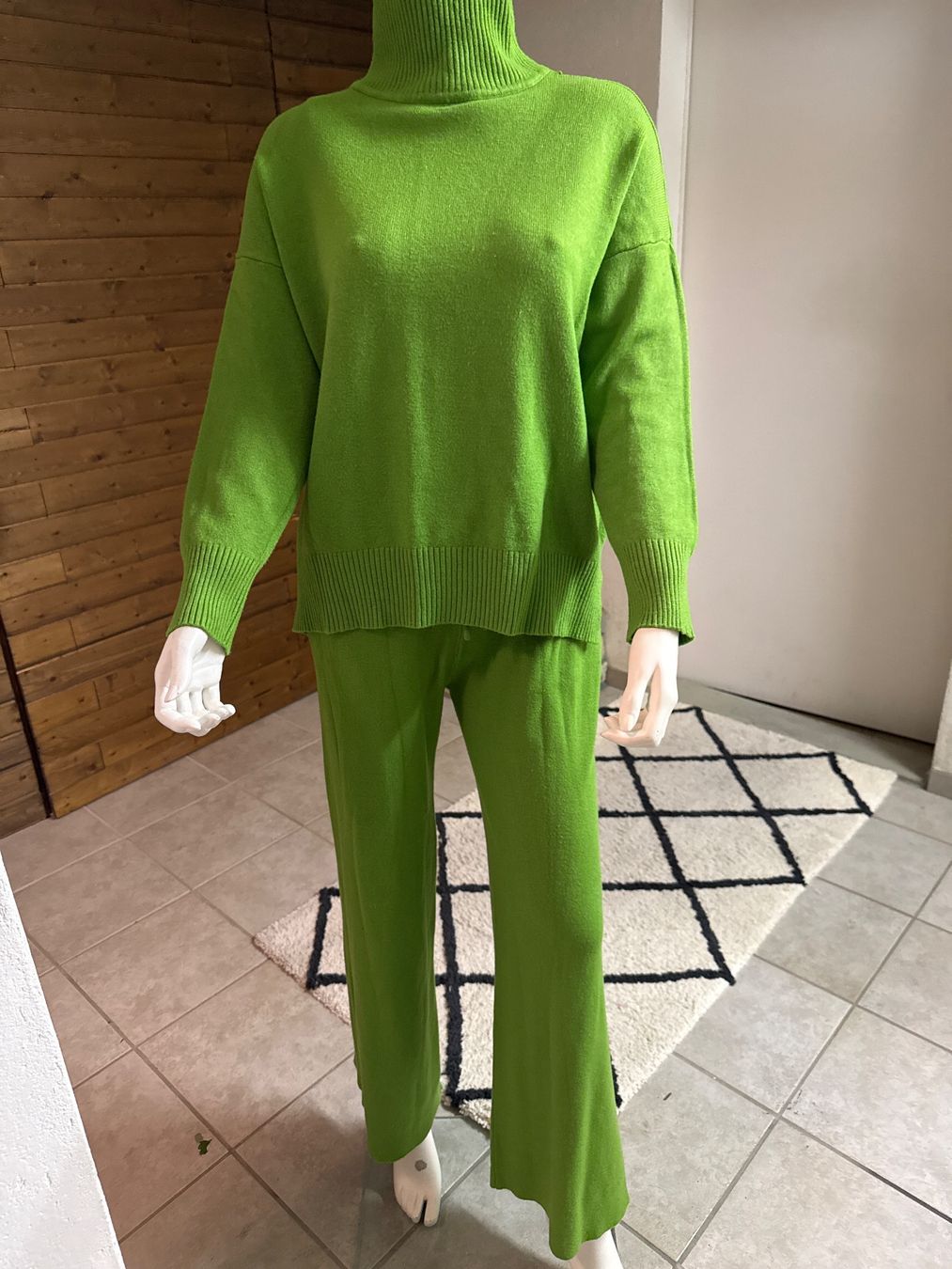 Completi & Tailleur: HOSE UND PULLOVER Gr S – Usato da Birr venduto da WalkyriaM
