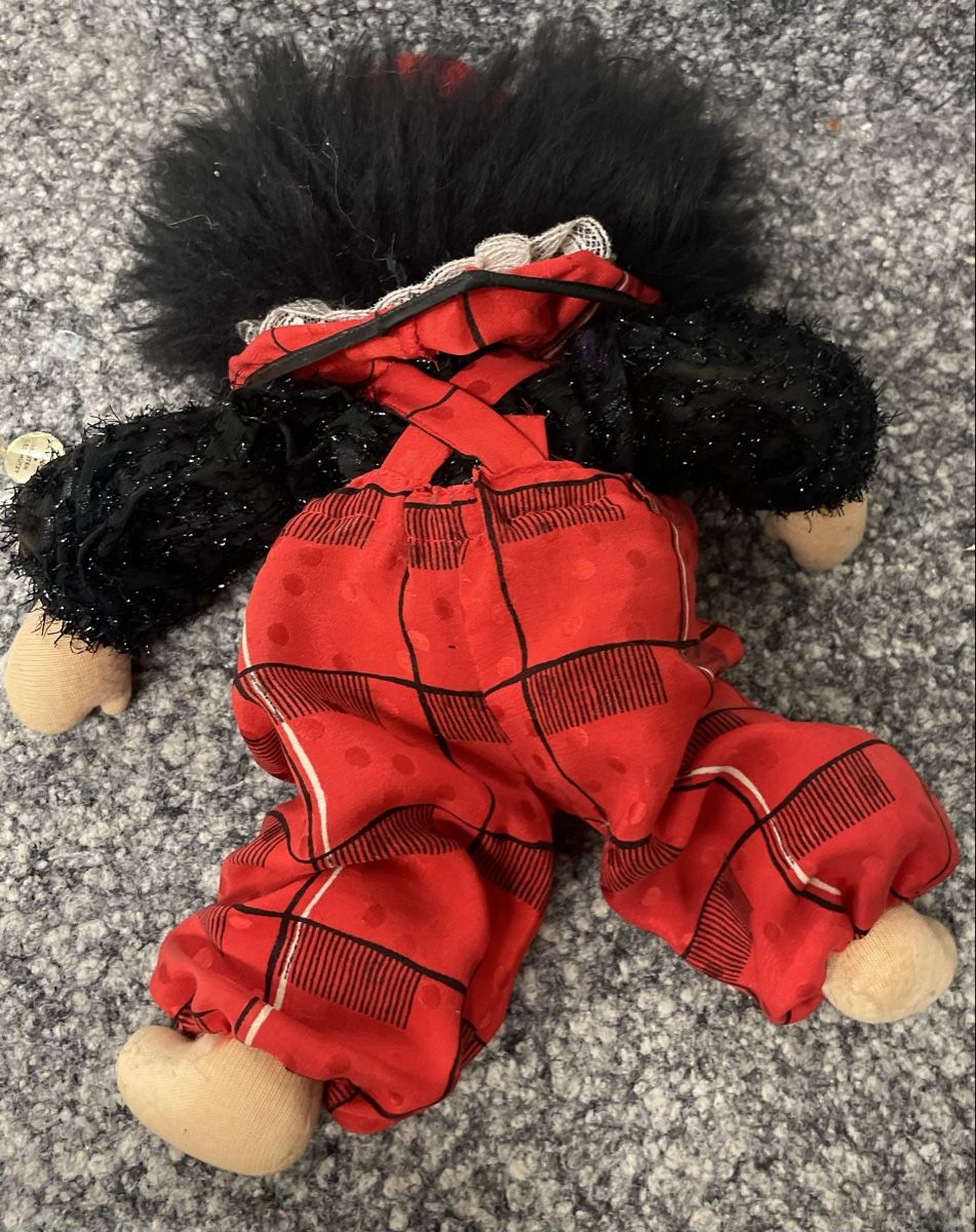 Puppen: Clown Puppe rot schwarz Muster geschützt – Gebraucht aus Au ZH von Jaggy4 4