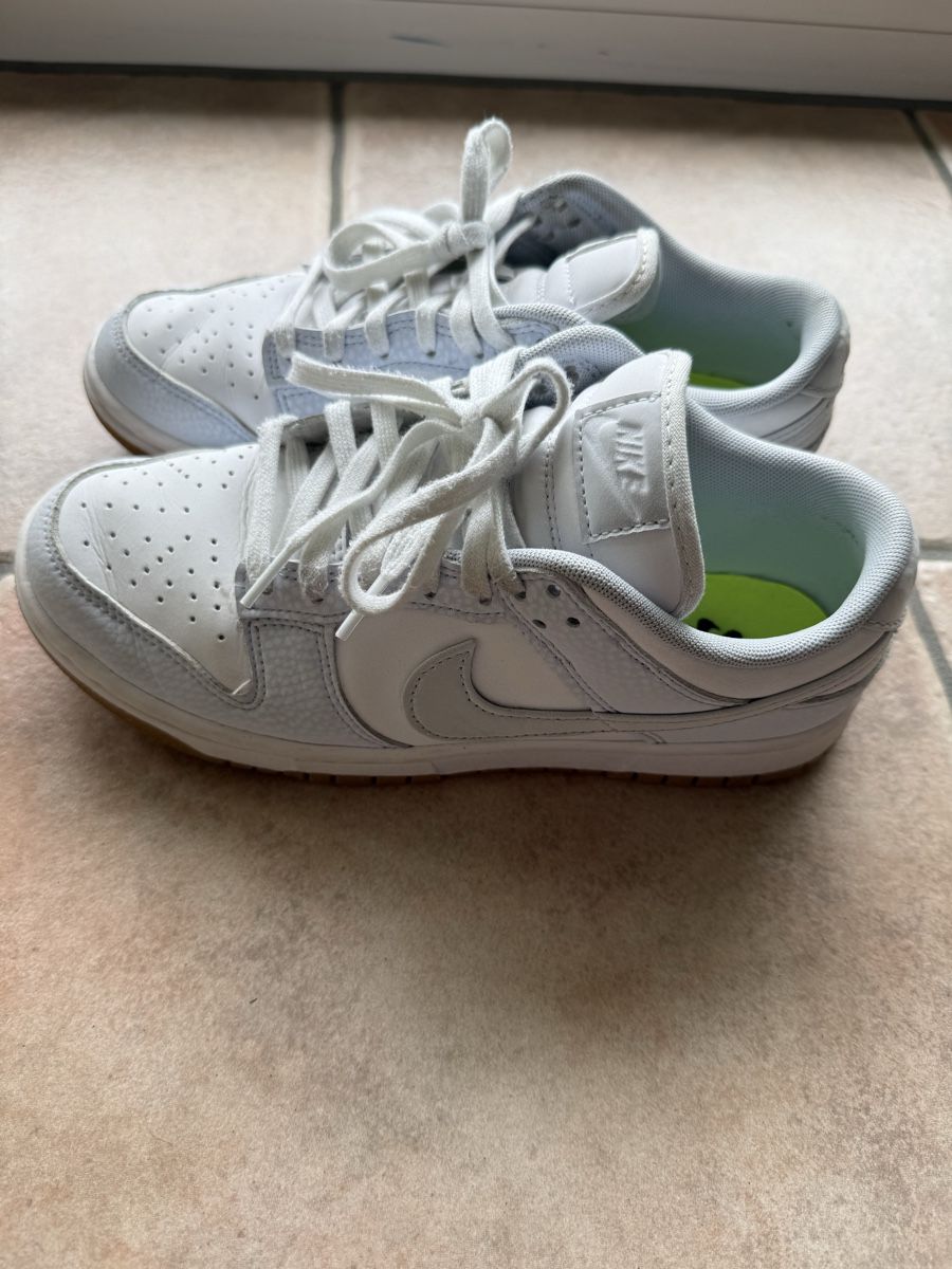 Nike Scarpe da donna: Nike Dunk low Grösse 39 blau/weiss – Usato da Wettswil venduto da alaskabaer