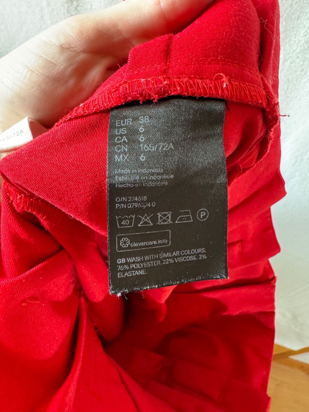 H&M Pantaloni: Rote Hose mit Gürtel von H&M Gr. 38 – Usato da Grosswangen venduto da second_hand_dress 9