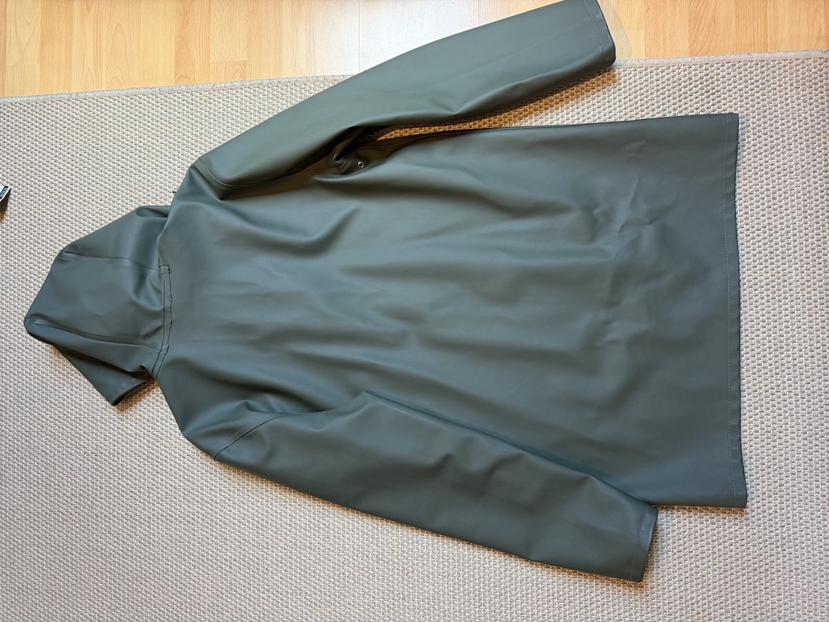 Stutterheim Cappotti: Regenmantel Stutterheim, grau Grösse L, gebraucht – Usato da Mettmenstetten venduto da Starbright2 6