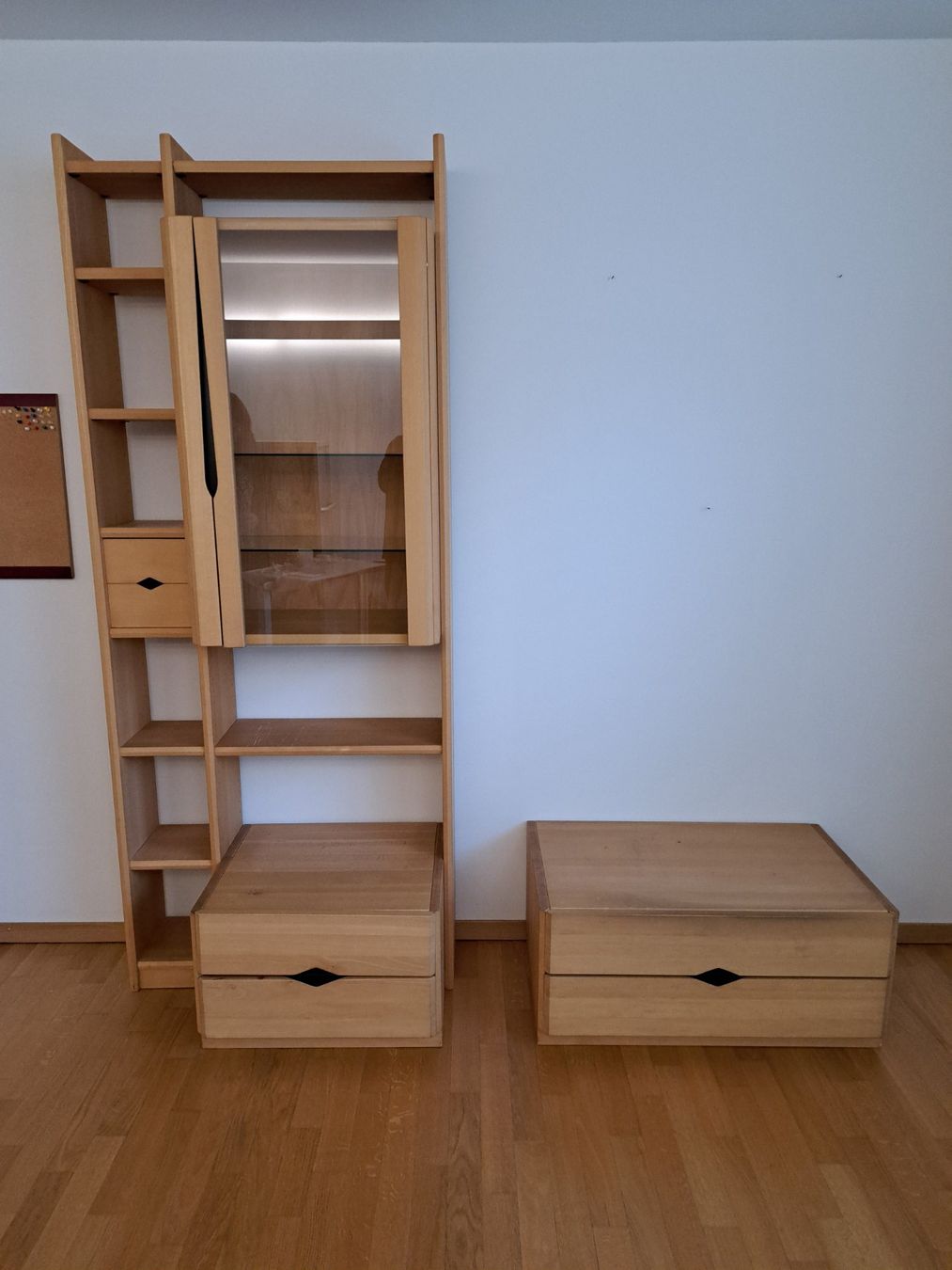 Regale: Vitrine Regal TV Möbel massiv Buche – Gebraucht aus Vordemwald von