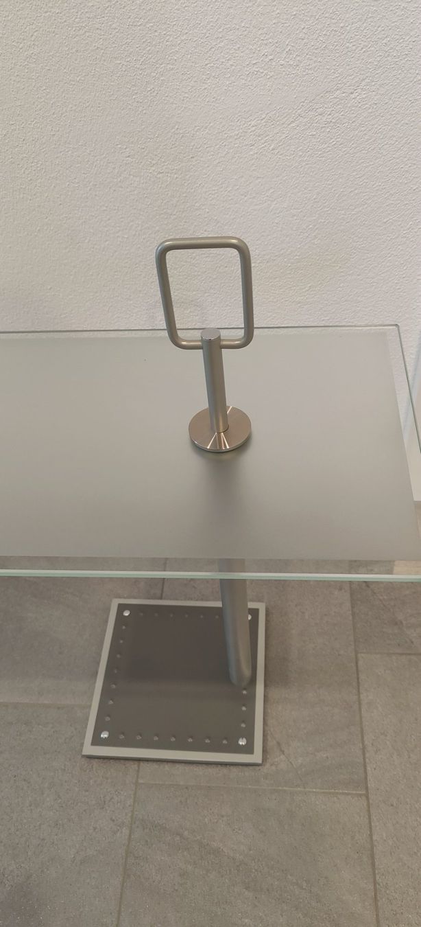 Tavoli: Eleganter Design-Beistelltisch aus Glas – Usato da Schänis venduto da Achim1975 4