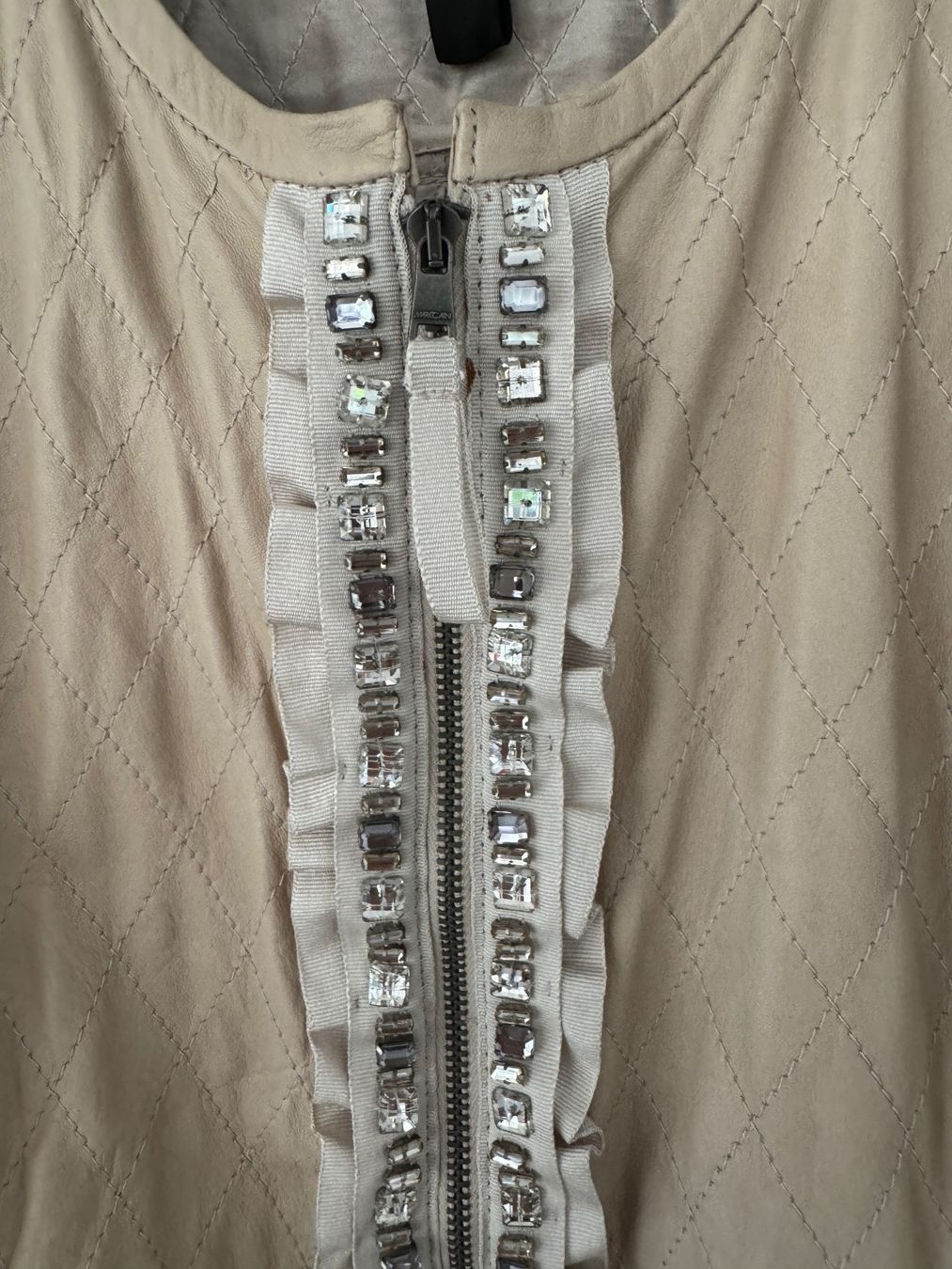 Marc Cain Giacche: Marc Cain Lederjacke N2 Gr 36 Jacke mit Steinen – Nuovo (secondo la descrizione) da Wauwil venduto da machneu11 2